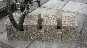 Průběžný díl ke stojanu na kolo - šedý kamínek